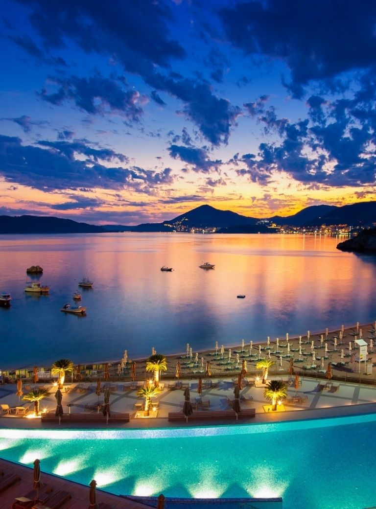 Maestral Resort & Casino