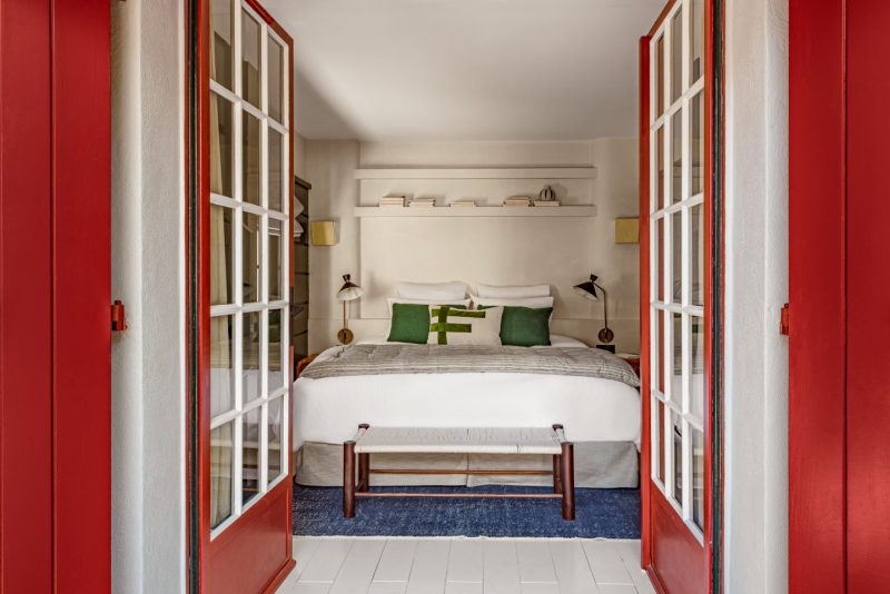 Les Bords du Lac (Iconic House)