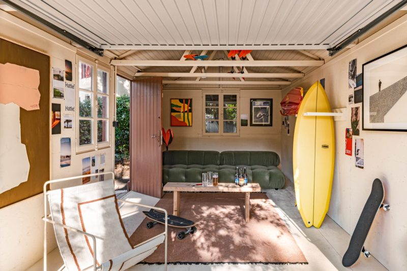 Les Bords du Lac (Iconic House)