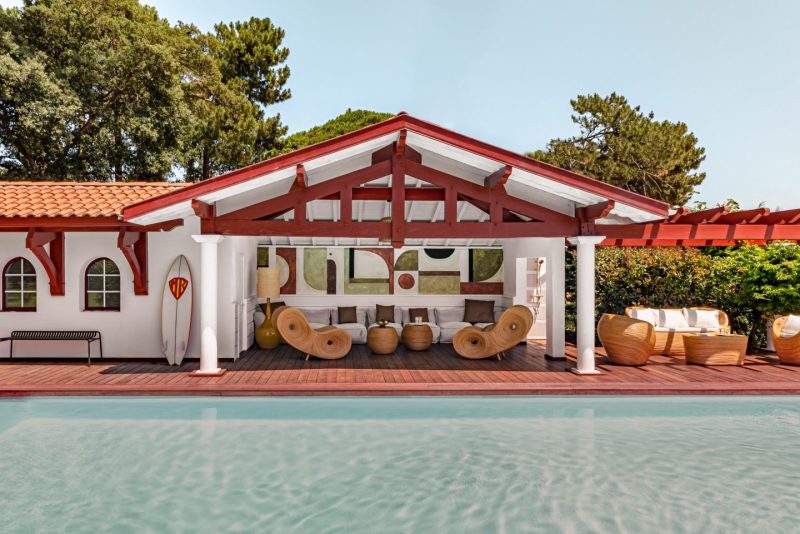 Les Bords du Lac (Iconic House)