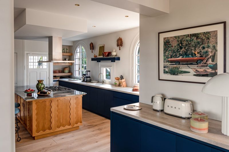 Les Bords du Lac (Iconic House)